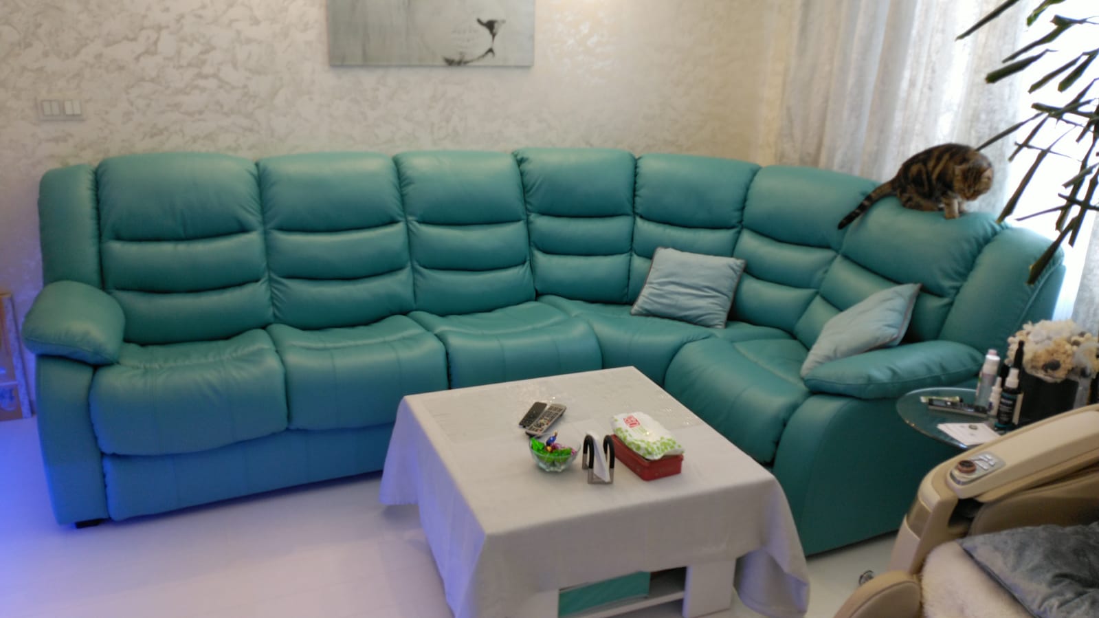 Перетяжка дивана на дому. Абаза